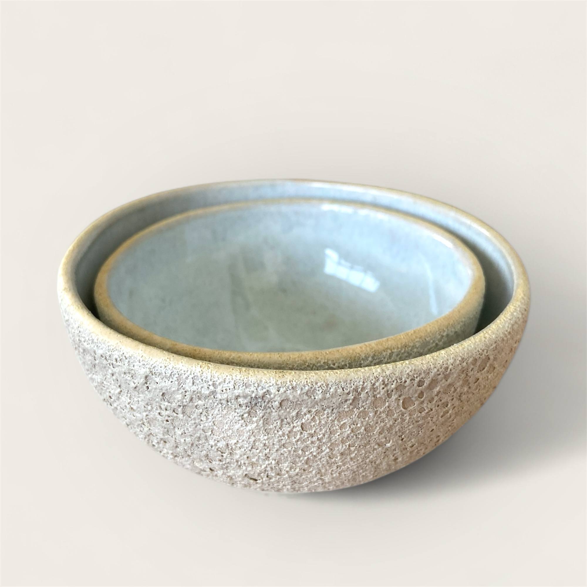 Hvítar hraunskálar