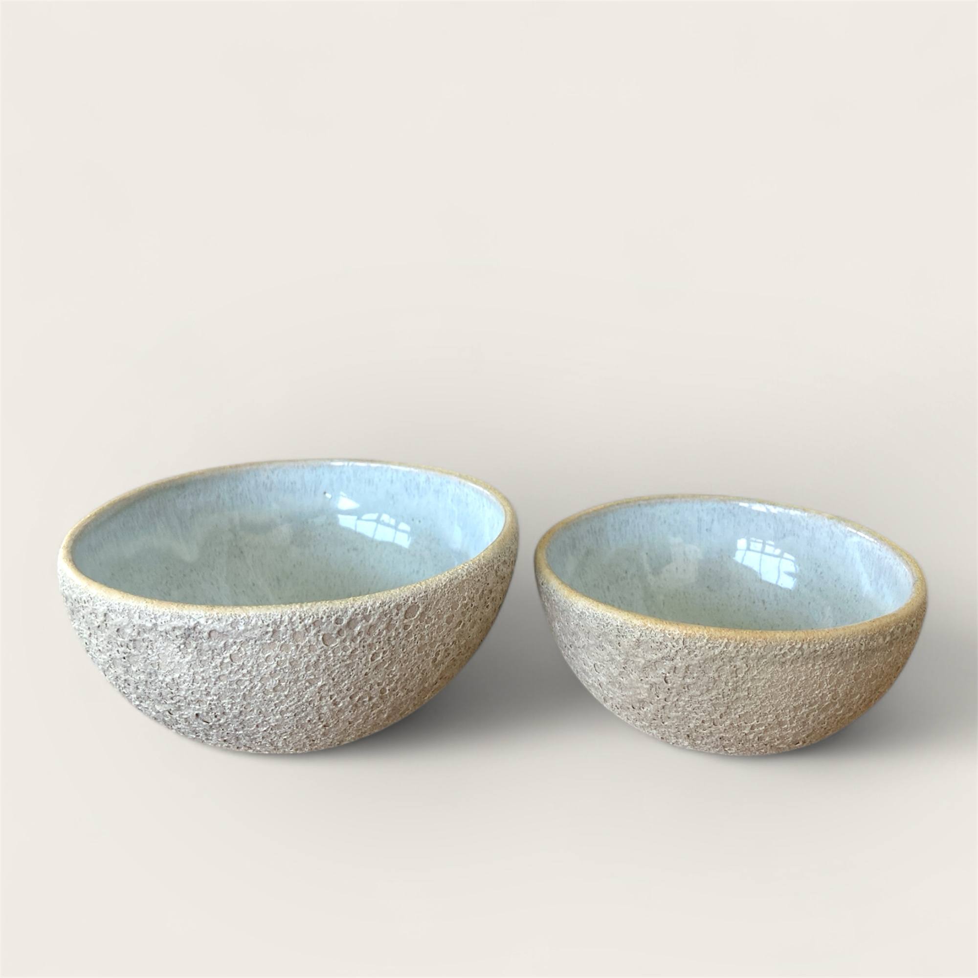 Hvítar hraunskálar